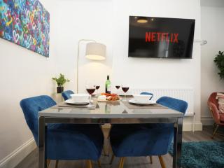 North Rd By N And N Stays Ltd ,Close to the vibrant Gloucester Road, Great Location, Free On street Parking and Free off street parking available between 4pm and 9am Mon to Fri and all weekend - Bristol - 9