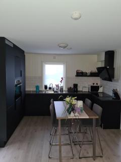 Big Apartment Free parking and Wifi - 2