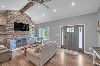 Lakeside Retreat with Hot Tub & Game Room home - Elkhart - 9