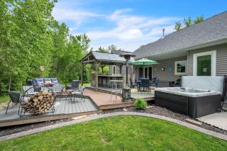 Lakeside Retreat with Hot Tub & Game Room home - Elkhart - 6