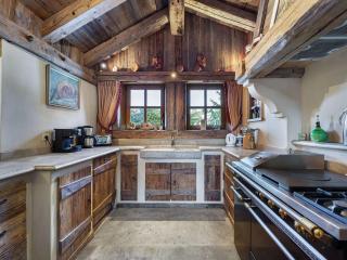 Chalet montagnard à Rochebrune avec jacuzzi, sauna, 6 chambres, proche des pistes, accueil 12 pers - FR-1-569-37 - Megève - 2