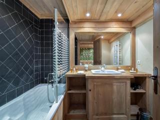 Chalet montagnard à Rochebrune avec jacuzzi, sauna, 6 chambres, proche des pistes, accueil 12 pers - FR-1-569-37 - Megève - 1