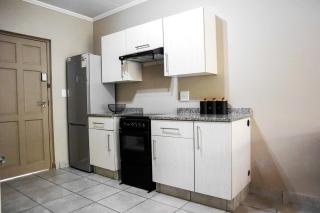 Modern Family Retreat, Fourways, Pool and Wifi - Sandton - 3