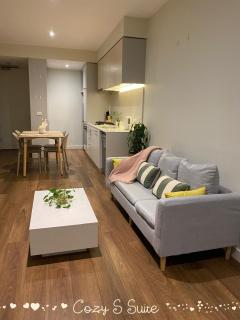 Cozy Suite - Clayton North - 7