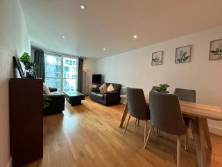 Compact 2 Bed Good Transport Links - 0