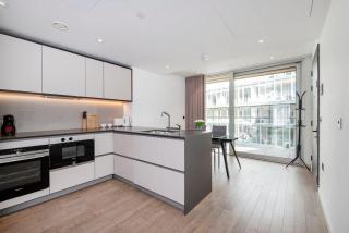 Modern 2 Bed Battersea Power Station - London - 9
