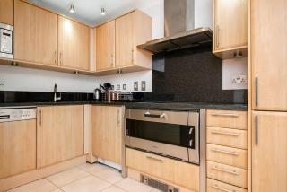 Central 2 bed with Large Terrace - London - 7
