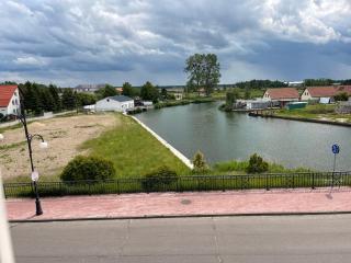 Pod Papugami - Komfortowe pokoje z widokiem na rzekę - Łeba - 5