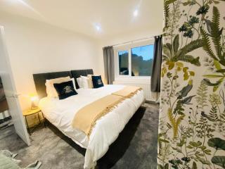 Isleworth House with Garden & private parking - 6