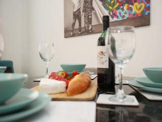 North Rd Apartment by N And N Stays Ltd, Close to vibrant Gloucester Rd with plenty of restaurants and shops near by, free on street parking available and Pvt of street parking 4pm to 8am Mon to Fri and all weekend - Bristol - 8