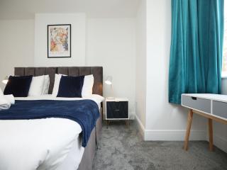 North Rd Apartment by N And N Stays Ltd, Close to vibrant Gloucester Rd with plenty of restaurants and shops near by, free on street parking available and Pvt of street parking 4pm to 8am Mon to Fri and all weekend - Bristol - 7
