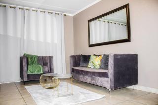 Beautiful Apartment in Fourways with Pool and Wi-Fi - Sandton - 9