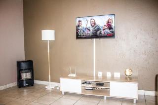 Beautiful Apartment in Fourways with Pool and Wi-Fi - Sandton - 5