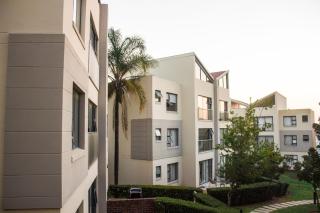 Beautiful Apartment in Fourways with Pool and Wi-Fi - Sandton - 4