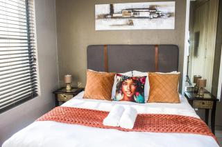 Beautiful Apartment in Fourways with Pool and Wi-Fi - Sandton - 3