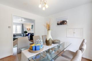 Sharp Close 4 Bedroom, 2 Bathroom in Aylesbury - Aylesbury - 5
