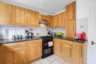 Sharp Close 4 Bedroom, 2 Bathroom in Aylesbury - Aylesbury - 8