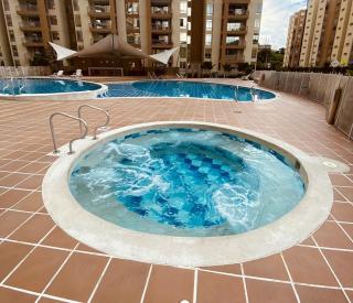 Con piscinas y jacuzzis, apto de lujo y muy dotado cerca al centro de Villeta - Villeta - 4