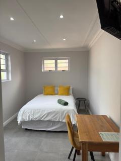 Gladys Suites 1 - Port Elizabeth - 7