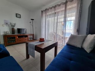 Sunrise Seaview Apartment - 8