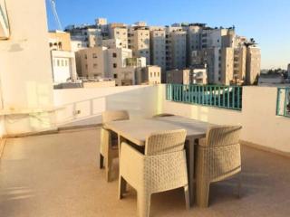 Luxueux Appartement 1 Chambre avec Grande Terrasse & Vue Panoramique - Fibre Optique -À une min des Commodités - Ennasr 2 - Ariana - 5
