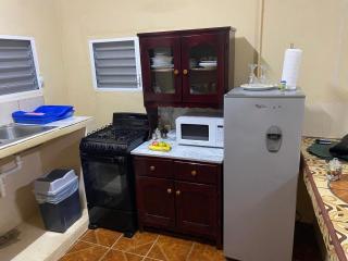 Entire House - Private, Affordable, 10 mins to Itl Airport - Bakers - 7