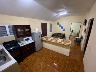 Entire House - Private, Affordable, 10 mins to Itl Airport - Bakers - 0