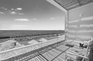 Stunning beachfront apartment - Turtle Cove - 5