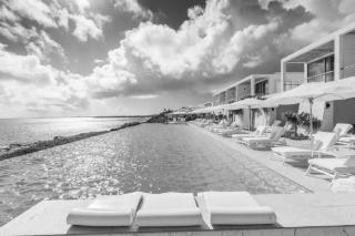 Stunning beachfront apartment - Turtle Cove - 0