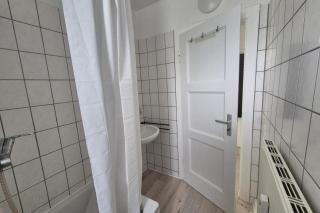 L21-Apartment Mönchengladbach, 1 Zimmer, 3 Betten, Standardisierte Ausstattung, ideal für Reisende, Pendler, Familien - Mönchengladbach - 3