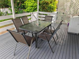 Three-bedroom house with pool & yard - Rochedale South - 9