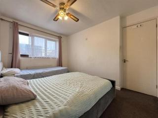 Olive, 3Bedrooms,1 extra Rm, Sleeps 9 with Garden, Free Parking in Grays, Lakeside, London - Grays Thurrock - 8