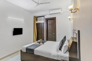 Hotel O Noida premium inn - Noida - 0