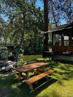 The Lindsay Lodge - - 1