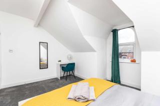 5-Bed Property Near Leeds City Center - 5