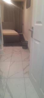 Modern Studio Flat Dagenham Heathway - Dagenham - 3