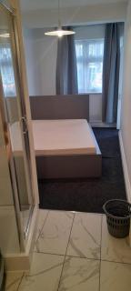 Modern Studio Flat Dagenham Heathway - Dagenham - 2