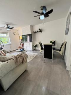 Swanky3Bed HomeModern Kitchen - Dudley - 0