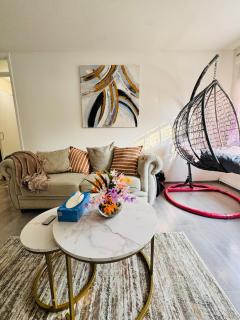 Swanky3Bed HomeModern Kitchen - Dudley - 1