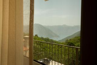 Stone Bridge Guesthouse - Gornji Morinj - 3
