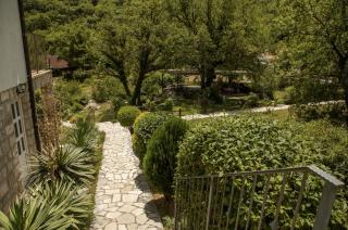 Stone Bridge Guesthouse - Gornji Morinj - 1