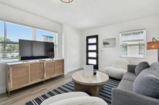 Stylish Treasure Island Getaway - 5