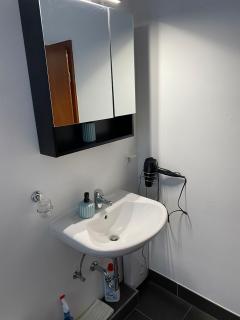 1 Zimmer Ferienapartment mit Parkmöglichkeit und Balkon - Neumünster - 1