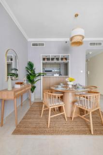 Dubai Marina Promenade 1BR Apartment with Pool near JBR - 8