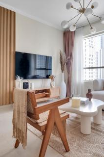 Dubai Marina Promenade 1BR Apartment with Pool near JBR - 6