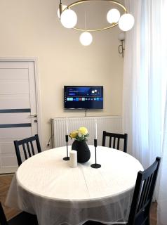 V1 Central Riverfront Apartment 2 BDRM - 7