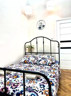 V1 Central Riverfront Apartment 2 BDRM - 8