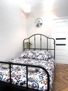 V1 Central Riverfront Apartment 2 BDRM - 5