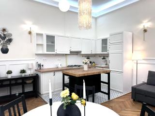 V1 Central Riverfront Apartment 2 BDRM - 0