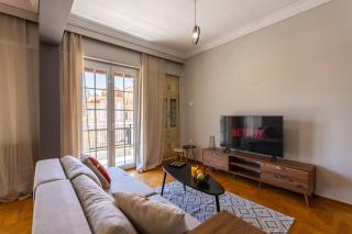 Big Stylish 2BR Apt City Views 3 Min Walk to Sea - 9